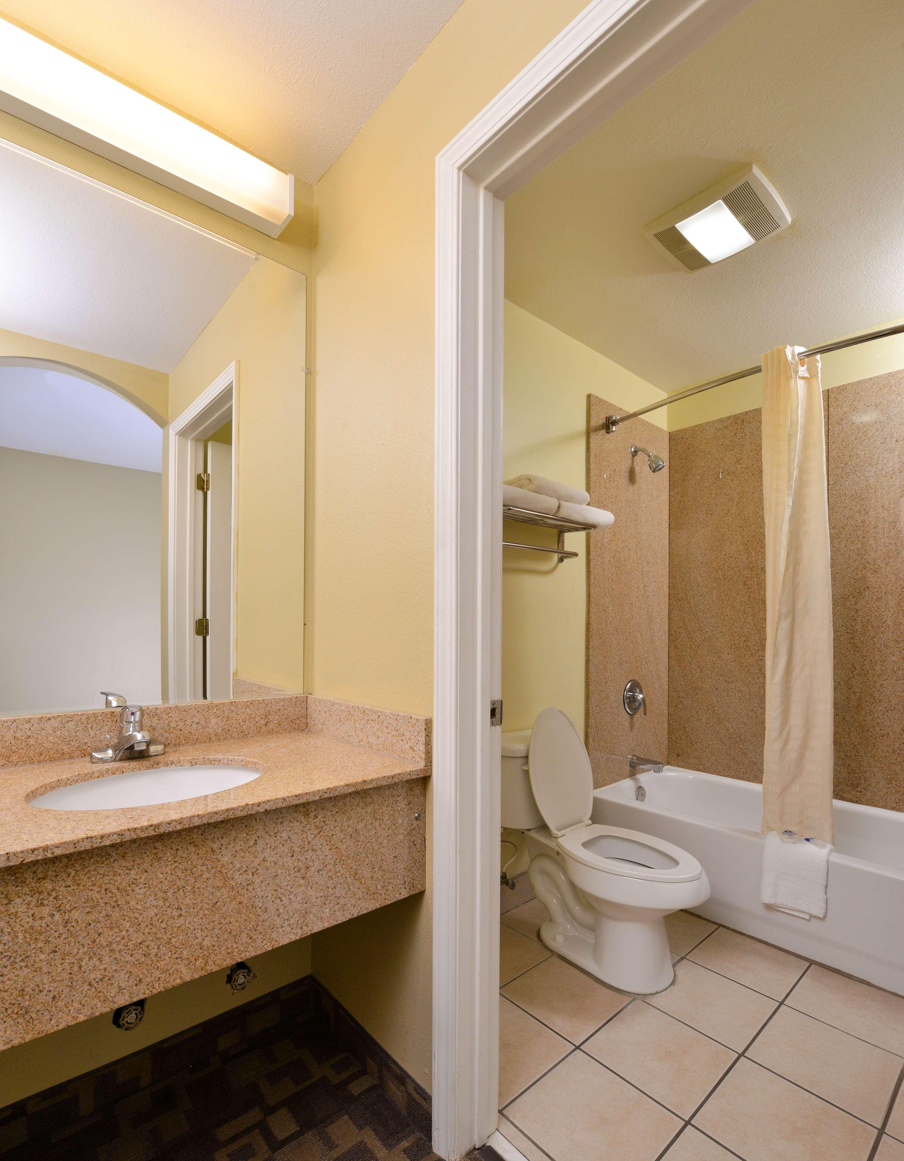 Americas Best Value Inn And Suites Литл-Рок Экстерьер фото